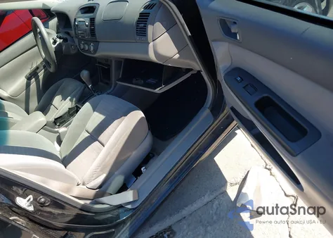 2005 Toyota Camry Le z USA, uszkodzony, nr VIN 4T1BE32K95U053060